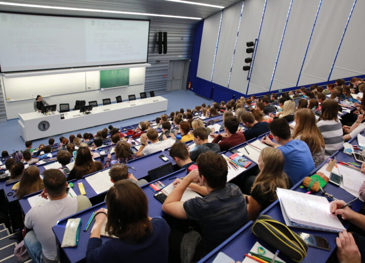 Lékařská fakulta Plzeň – aula přednáška