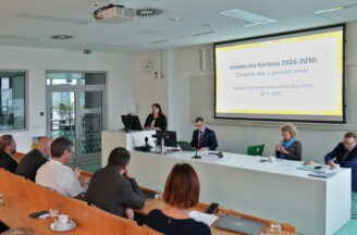Mimořádné zasedání AS LFP za účasti rektorky UK