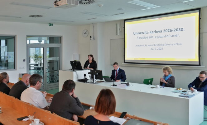 Mimořádné zasedání AS LFP za účasti rektorky UK